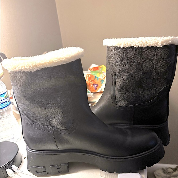 COACH  fashion winter bootie’s. Size 9 women’s. Only worn once outside. - Picture 1 of 6